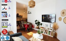 100M Train Rer A, 10' Disneyland, 34' Paris Centre, Parking X2